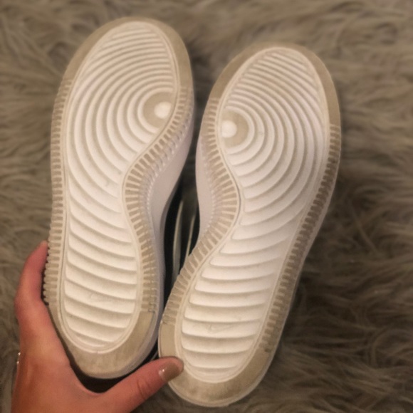 Womens Court Vision Alta Sneaker - Picture 3 of 5